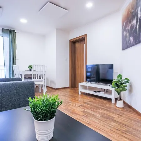 Na Vyhledech דירה *